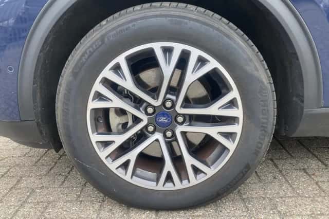 Ford Kuga (2020) thumbnail 5