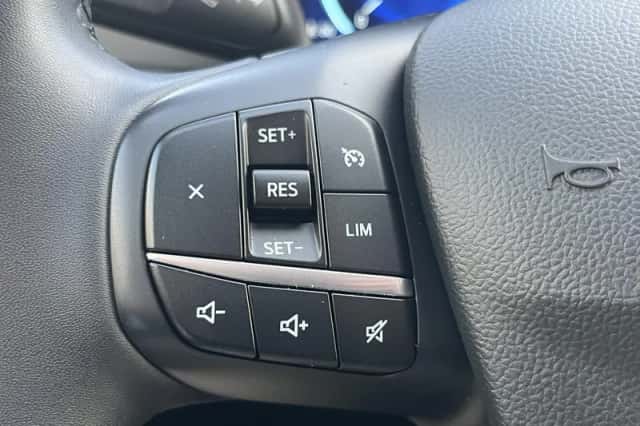 Ford Kuga (2022) thumbnail 19