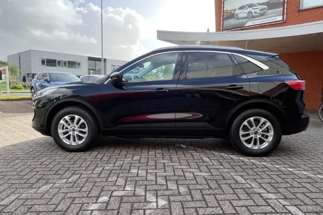 Ford Kuga (2022) thumbnail 3