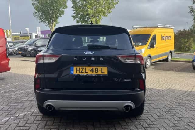 Ford Kuga (2022) thumbnail 5