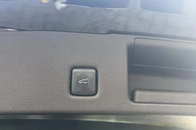 Ford Kuga (2022) thumbnail 7