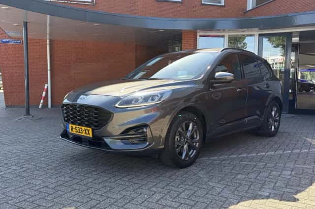 Ford Kuga (2021) thumbnail 3