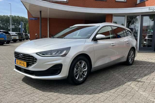Ford Focus (2024) thumbnail 3