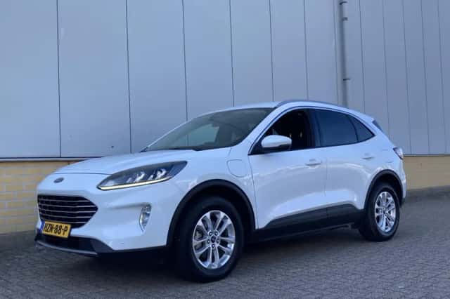 Ford Kuga (2022) thumbnail 2