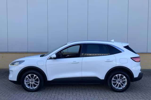 Ford Kuga (2022) thumbnail 3