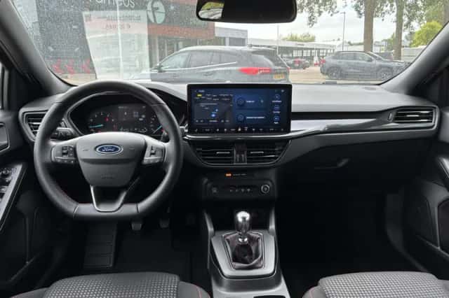 Ford Focus (2023) thumbnail 6