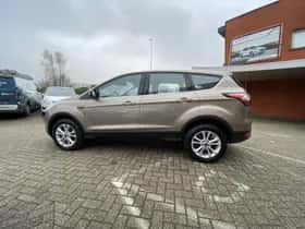 Ford Kuga (2019) thumbnail 4