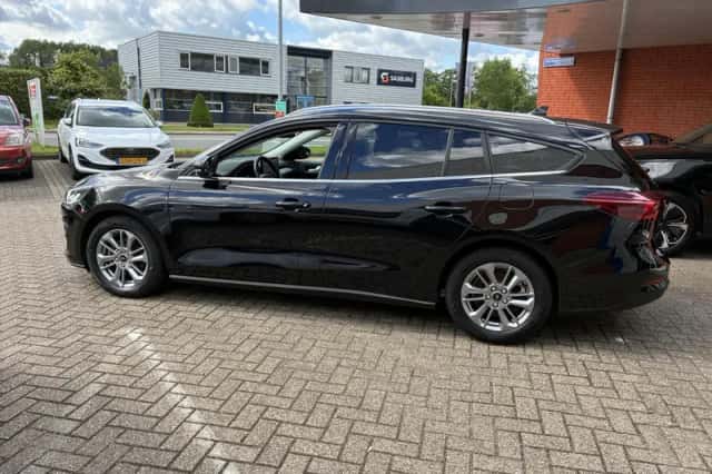 Ford Focus (2023) thumbnail 4