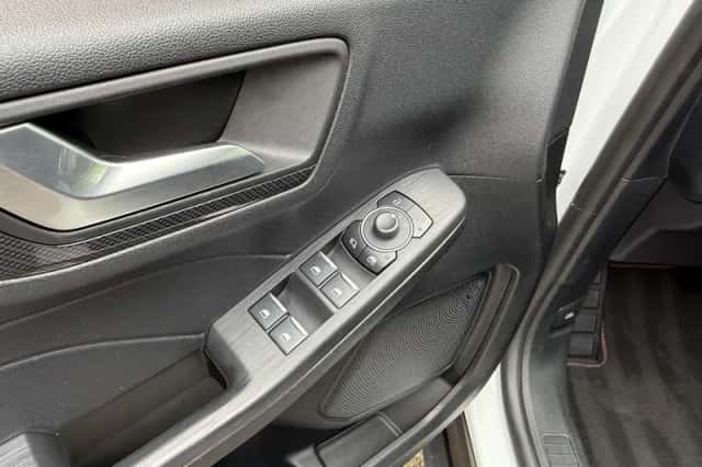 Ford Kuga (2024) thumbnail 16