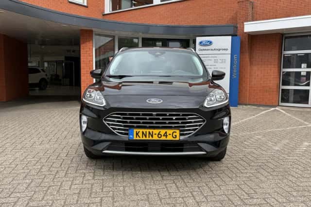 Ford Kuga (2023) thumbnail 2