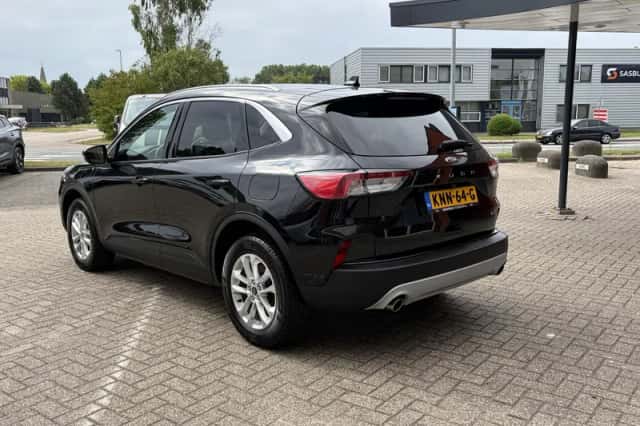 Ford Kuga (2023) thumbnail 5