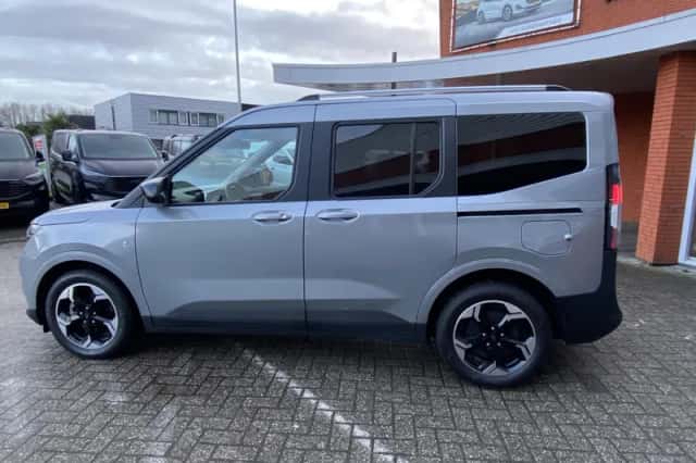 Ford Tourneo Courier (2025) thumbnail 4