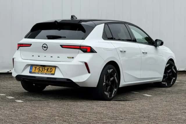 Opel Astra (2023) thumbnail 3