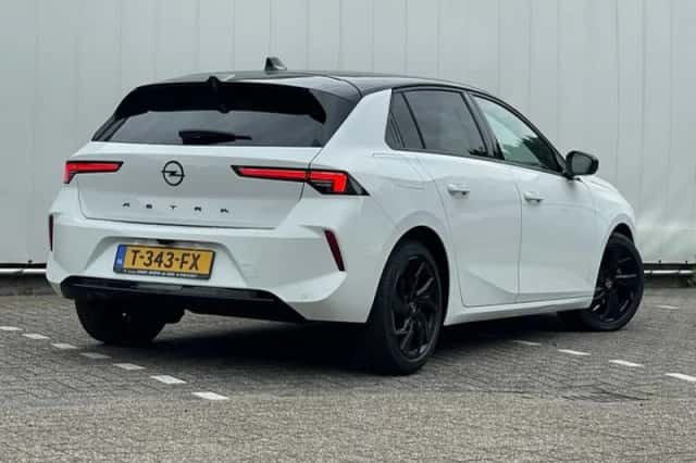Opel Astra (2022) thumbnail 3