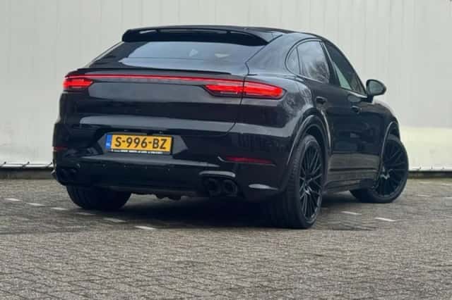 Porsche Cayenne (2023) thumbnail 3