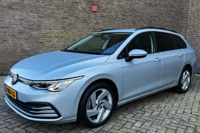 Volkswagen Golf (2021) thumbnail 1