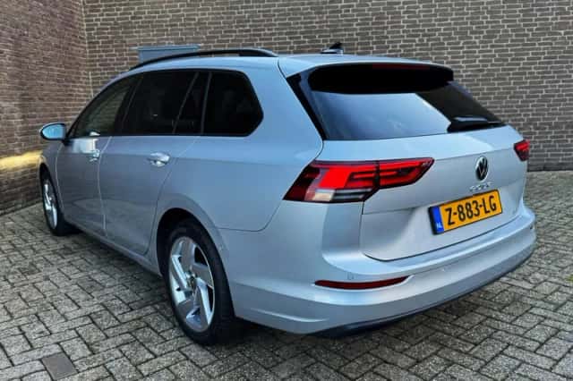 Volkswagen Golf (2021) thumbnail 2