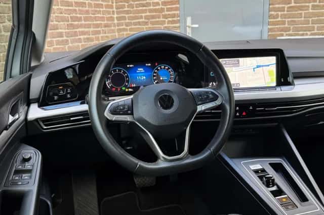 Volkswagen Golf (2021) thumbnail 4