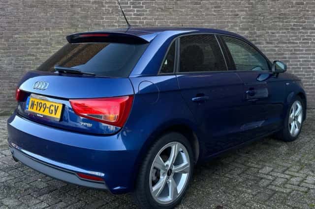 Audi A1 (2017) thumbnail 2