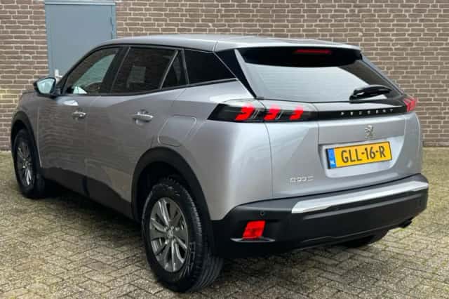 Peugeot 2008 (2023) thumbnail 4