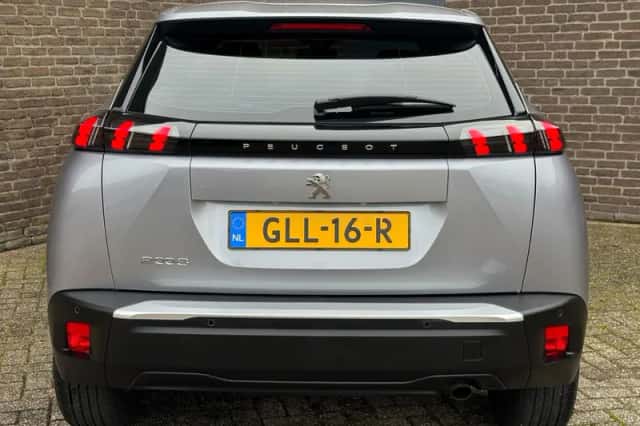 Peugeot 2008 (2023) thumbnail 6