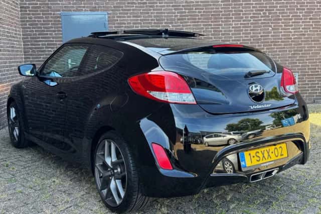 Hyundai Veloster (2013) thumbnail 4