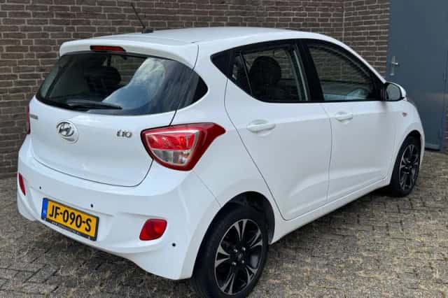 Hyundai i10 (2016) thumbnail 2