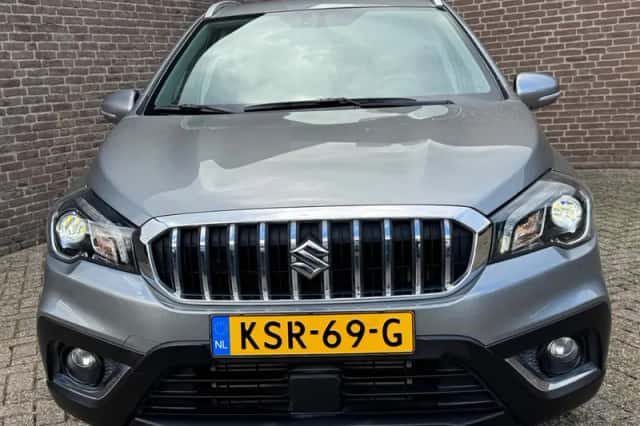 Suzuki S-Cross (2018) thumbnail 2