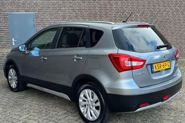 Suzuki S-Cross (2018) thumbnail 4