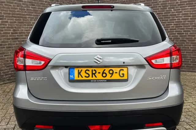 Suzuki S-Cross (2018) thumbnail 5