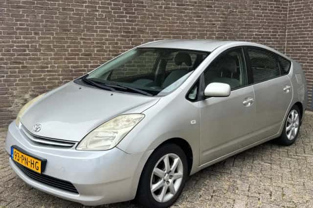 Toyota Prius (2004) thumbnail 1
