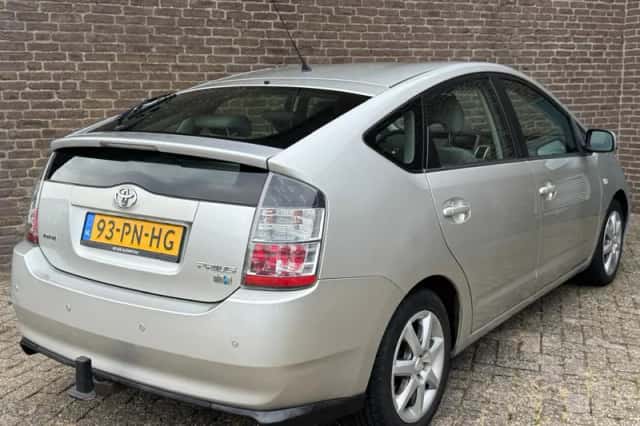 Toyota Prius (2004) thumbnail 2