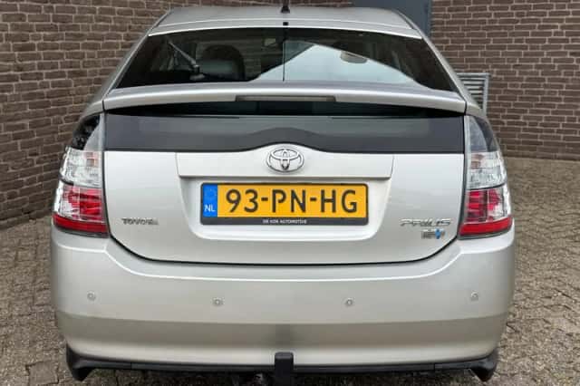 Toyota Prius (2004) thumbnail 5