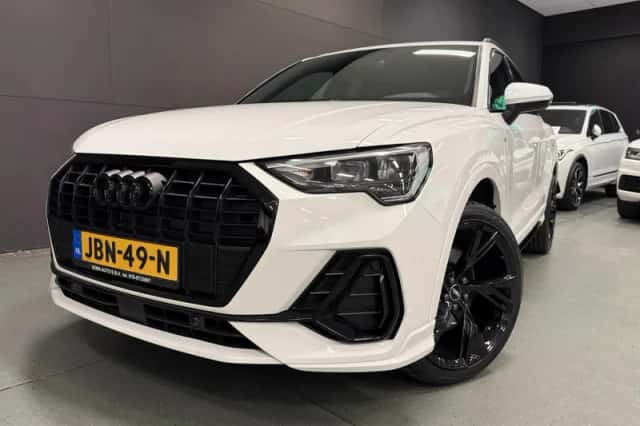Audi Q3 (2022) thumbnail 1