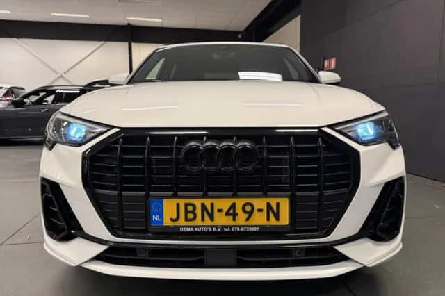 Audi Q3 (2022) thumbnail 5