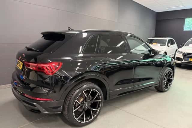 Audi Q3 (2021) thumbnail 2