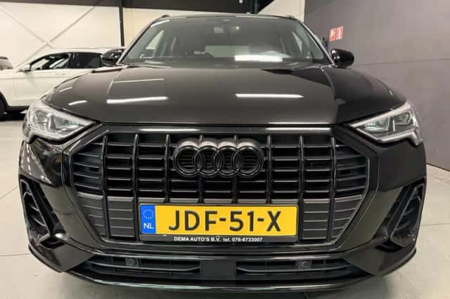Audi Q3 (2021) thumbnail 5