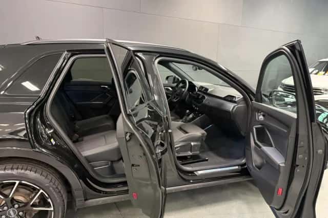 Audi Q3 (2021) thumbnail 6