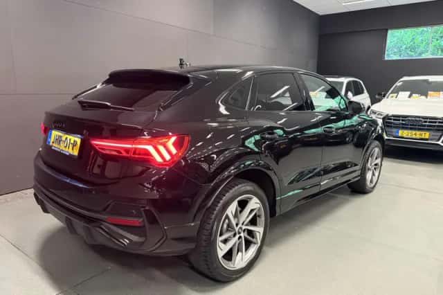 Audi Q3 (2022) thumbnail 2