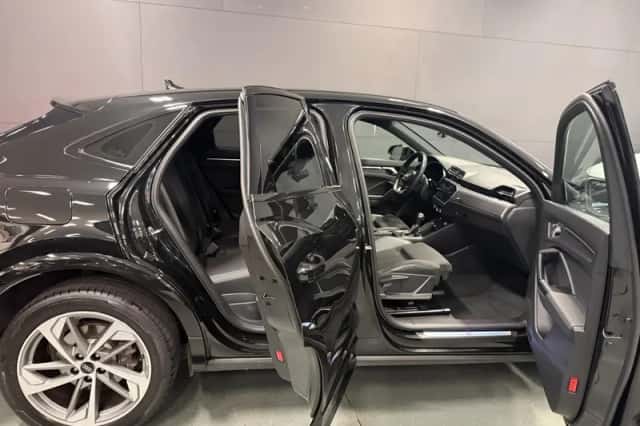 Audi Q3 (2022) thumbnail 4