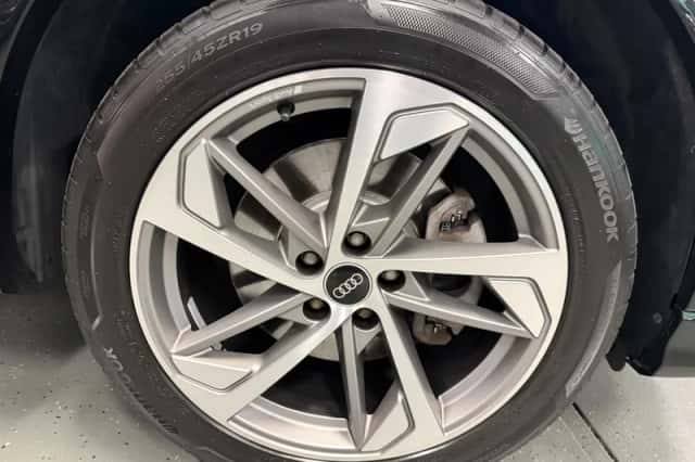 Audi Q3 (2022) thumbnail 5