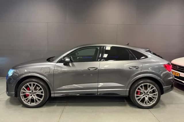 Audi Q3 (2021) thumbnail 5