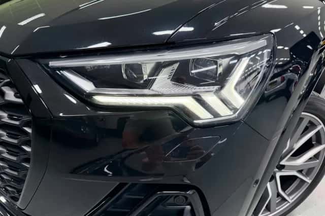 Audi Q3 (2023) thumbnail 3