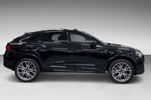 Audi Q3 (2023) thumbnail 5