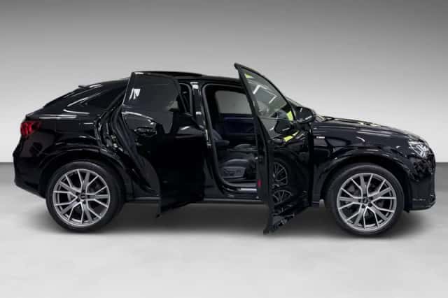 Audi Q3 (2023) thumbnail 6
