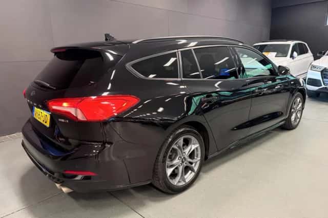 Ford Focus (2020) thumbnail 2