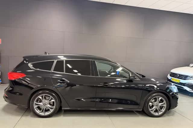 Ford Focus (2020) thumbnail 3