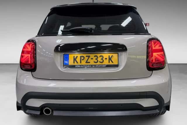 MINI Cooper (2023) thumbnail 2