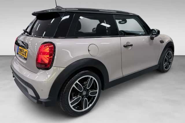 MINI Cooper (2023) thumbnail 4
