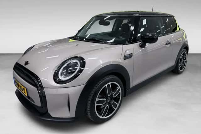 MINI Cooper (2023) thumbnail 6